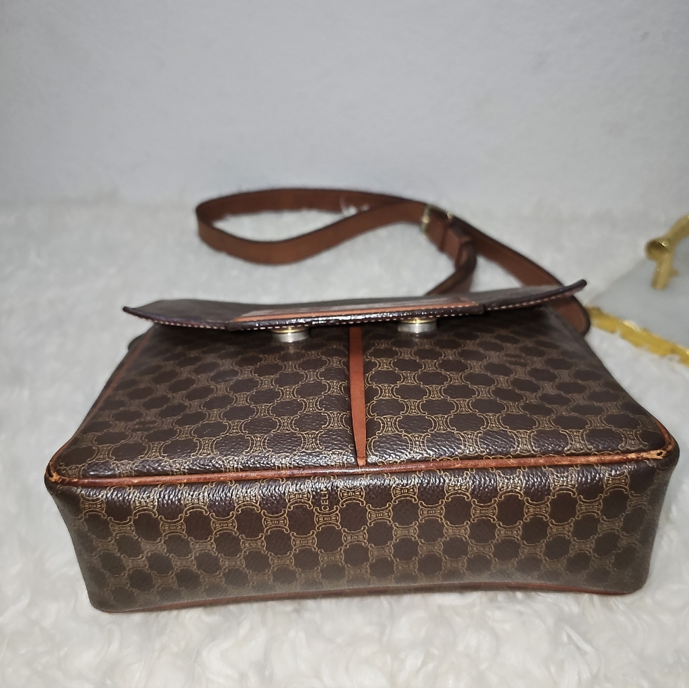 Beautiful Vintage Celine Crossbody Bag - Picture 14 of 16